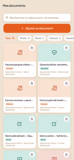 Écran documents de Briquera : devis, factures, garanties et plans classés par pièce et par catégorie.